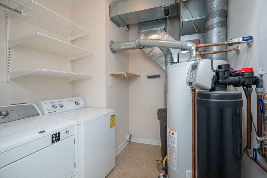 Building Photo - 517 N Park Ave