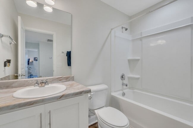 Building Photo - AVAILABLE NOVEMBER (PET FRIENDLY)