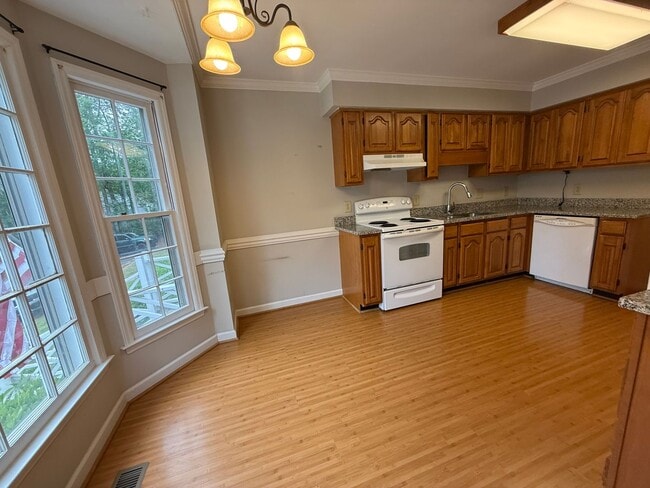 Building Photo - Available Mid-May - Beautiful 2 Bed 2 Ba Townhome in an Amazing West-Raleigh Location!