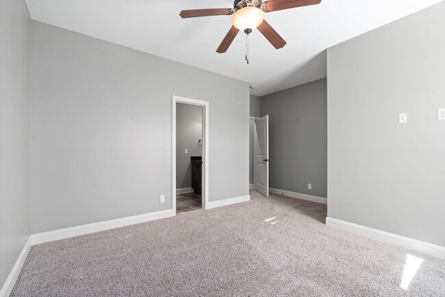 Building Photo - Pet Friendly on Exit 8!