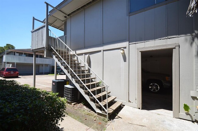 Building Photo - 5650 Birchmont Dr