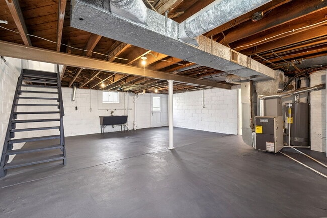 Building Photo - 1930 Stevens Ave