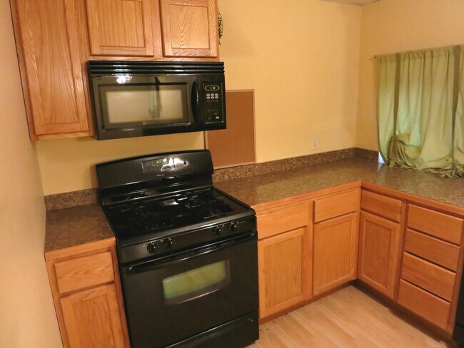 Building Photo - 2039 Tamahawk Ln