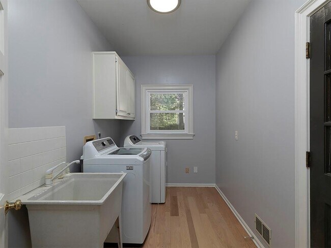 Building Photo - 4673 Jefferson Township Pl