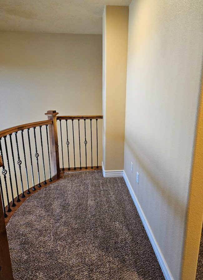 Building Photo - Centrally located 3bed/2.5bath townhome w/...