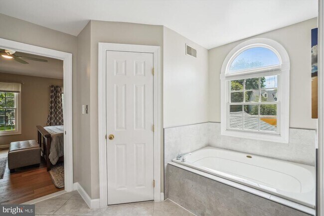 Building Photo - 8300 Centerbrook Pl