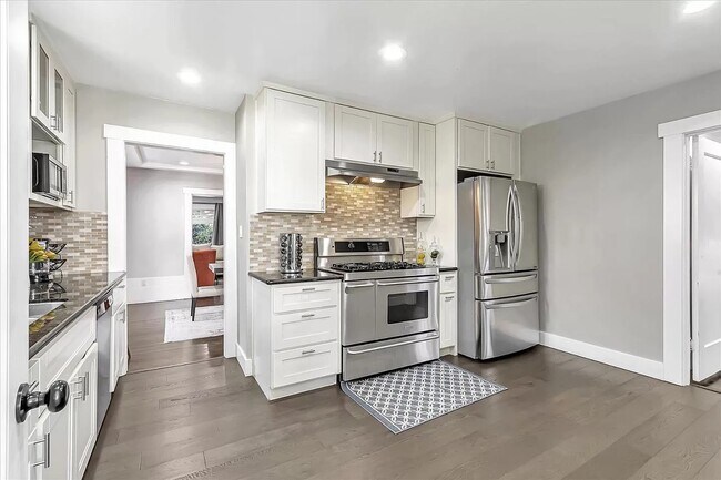 Building Photo - 860 S 8th St