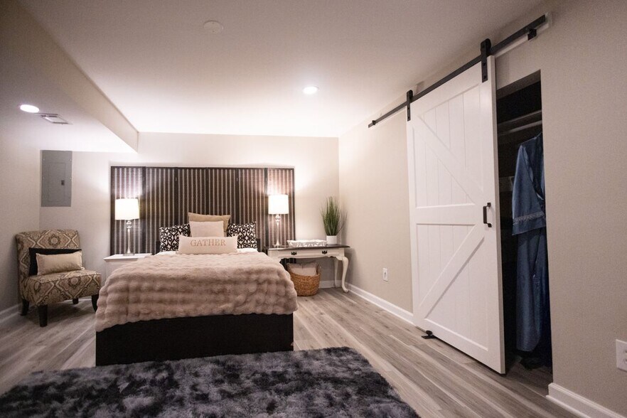 Building Photo - 9220 Weathersfield Dr