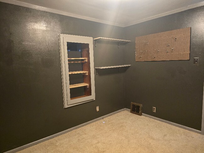 Building Photo - 2615 Silver Blvd