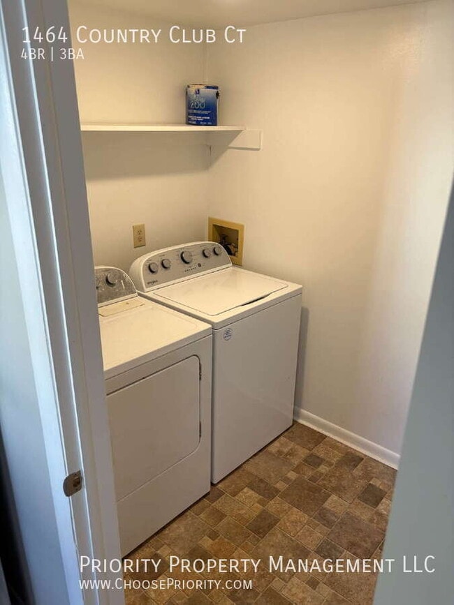 Building Photo - 1464 Country Club Ct