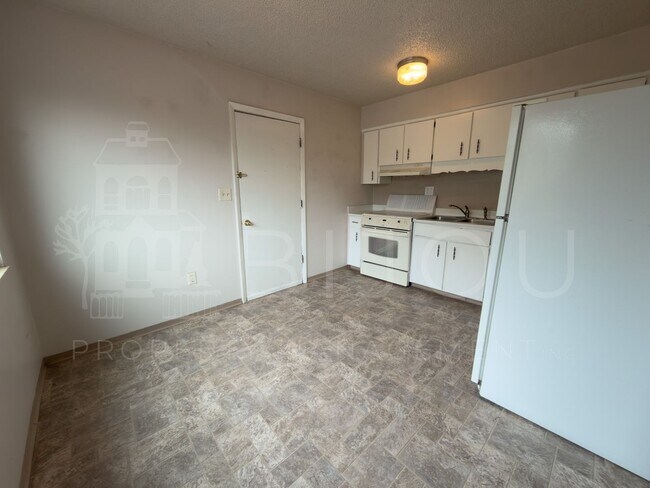 Building Photo - 3306 W Platte Ave