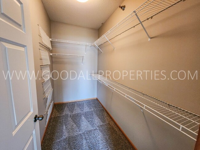 Building Photo - 3 bedroom townhome in Ankeny