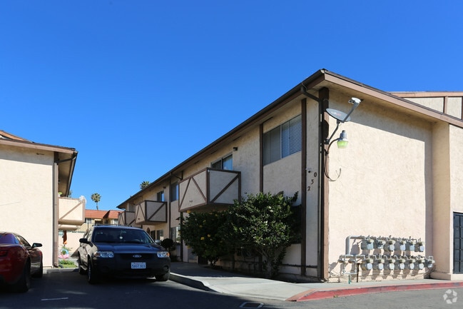 Building Photo - 230 Cottonwood Rd