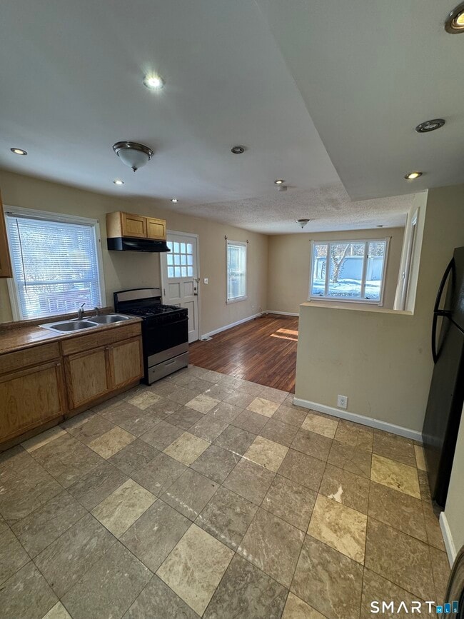 Building Photo - 117 Dupont Pl