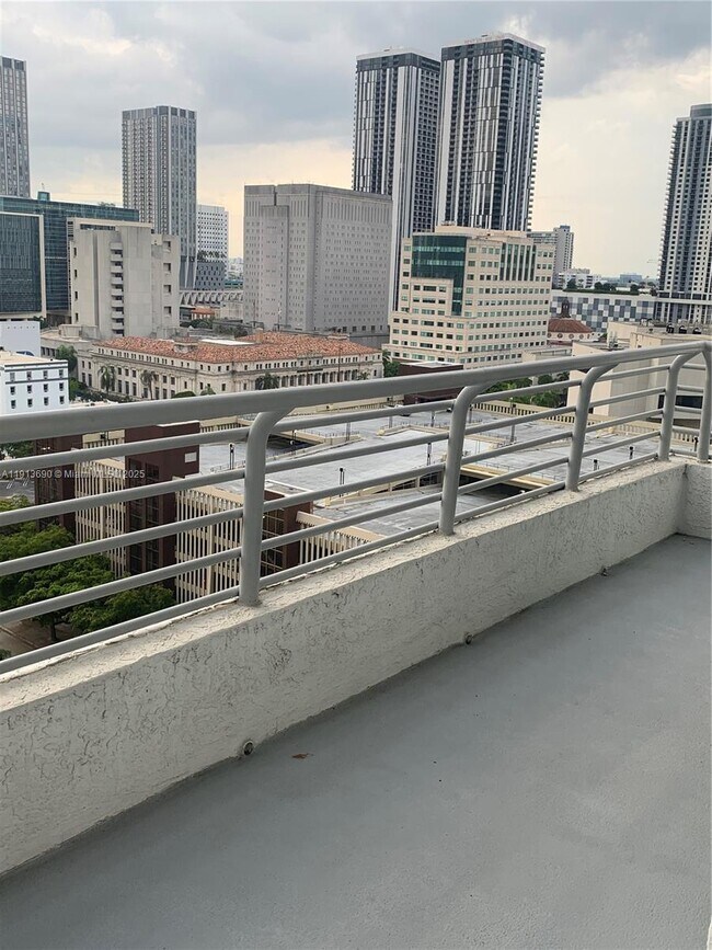 Building Photo - 133 NE 2nd Ave