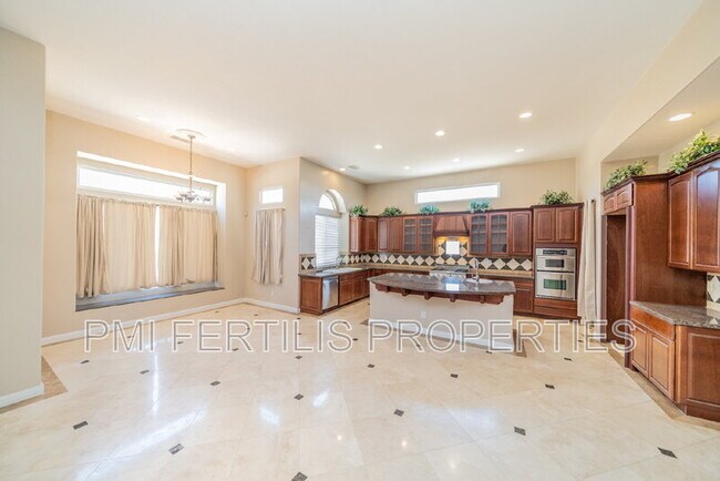 Building Photo - 17425 Cyrus Ln