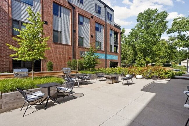 Building Photo - 5858 N College Ave