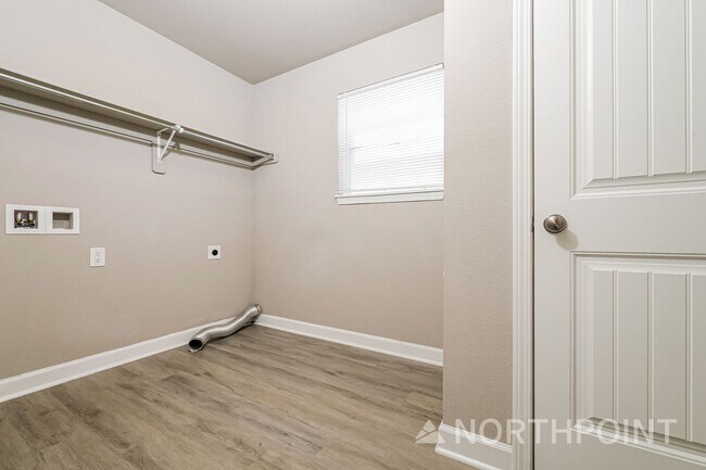 Building Photo - 3 BR/2.5BA | Newly Renovated Single Family Home | 1-Car Covered Parking | Great backyard!