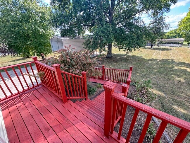 Building Photo - Close to Glenbrook area in Hendersonville!