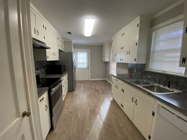 Building Photo - Recently renovated 3 bedroom home for leas...