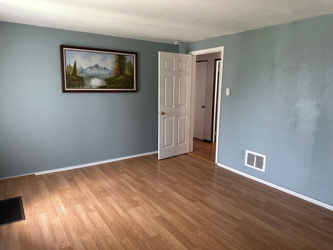 Building Photo - 2 Bedrooms 1 bath home for RENT