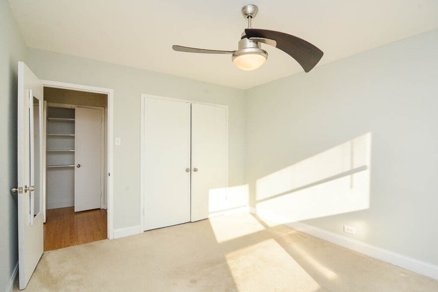 Building Photo - 428 W Wellington Ave