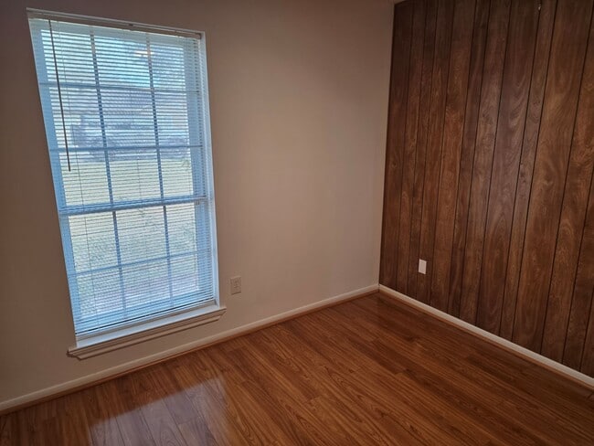 Building Photo - 2121 Redwood St