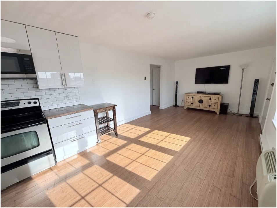 Building Photo - 8 Wardwell St