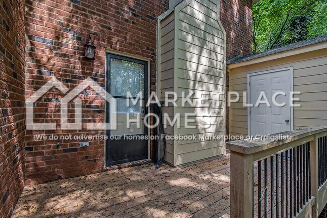 Building Photo - 5285 Oakridge Dr