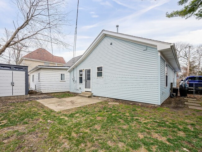 Building Photo - COMING SOON! Lake Living at Its Finest in Keego Harbor!