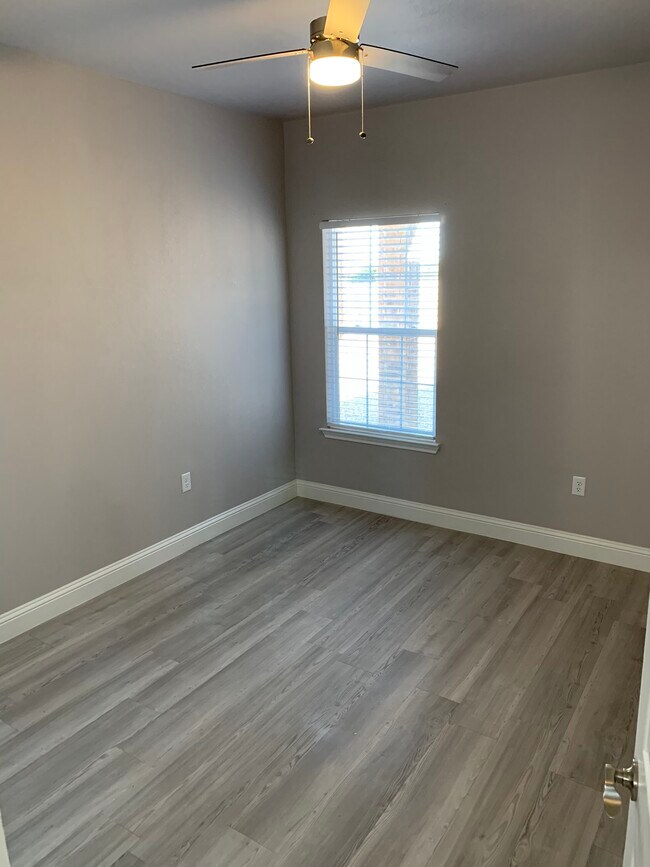 Building Photo - 2644 E 14th St