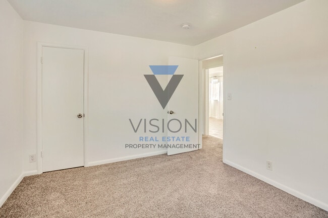 Building Photo - 360 E 400 S
