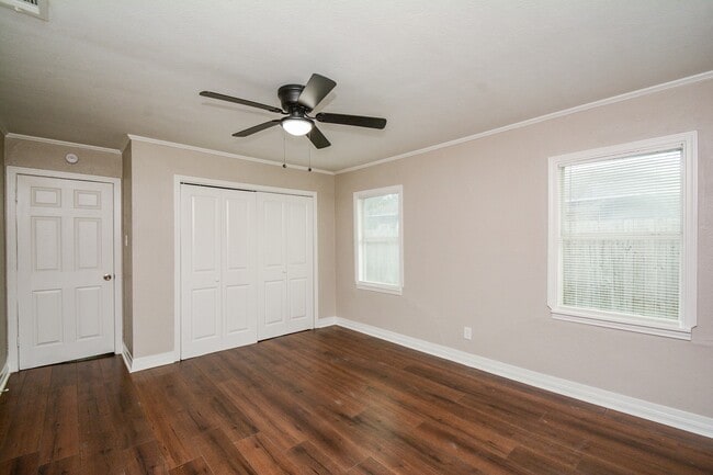 Building Photo - 2109 Pomona Dr
