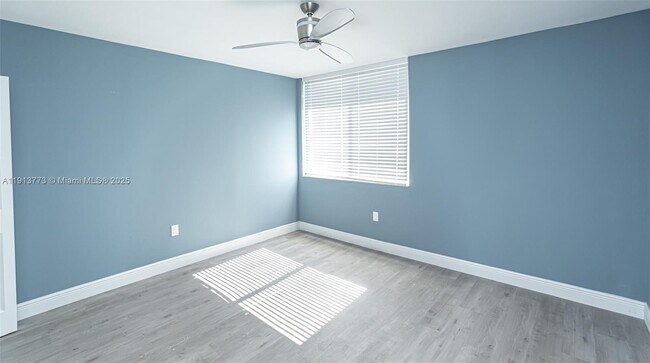 Building Photo - 1070 W 43rd Pl