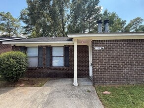 Building Photo - Fully Renovated 2 bed/ 2 bath Duplex! Available Now!