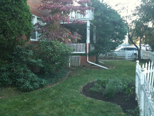 Side Elevation - 1048 N Danville St