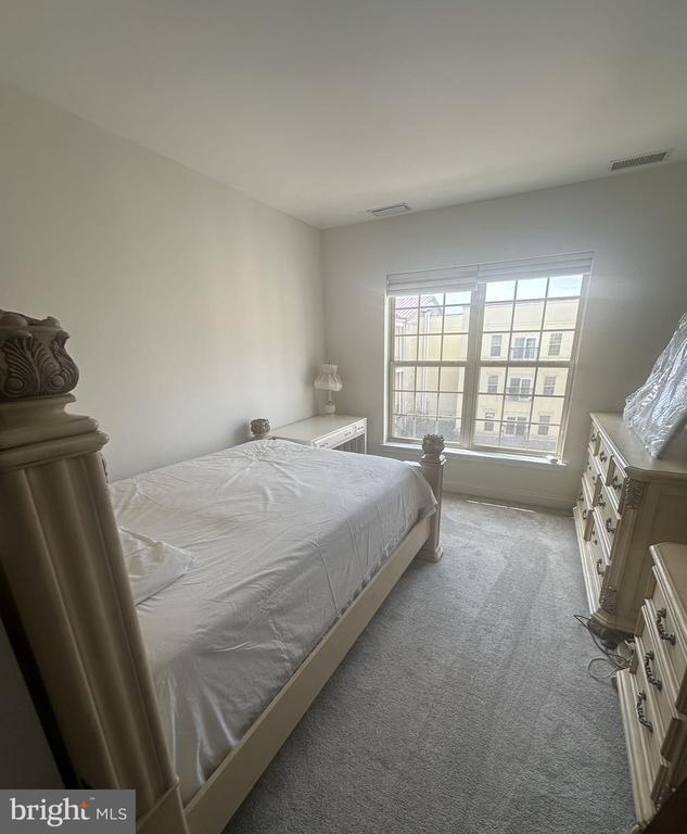 Building Photo - 500 Admirals Way