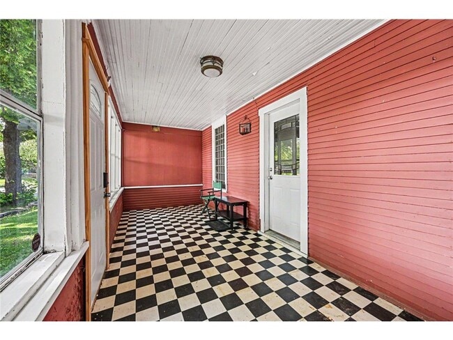 Building Photo - 1411 Knox Ave N