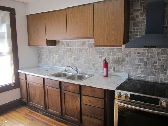 Building Photo - 3211 N Park Ave