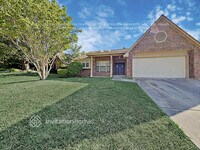 Building Photo - 3214 Cliffview Dr