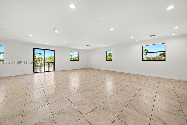 Building Photo - 1730 Thomas St