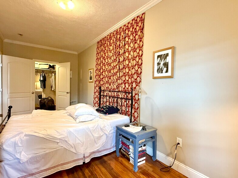 Building Photo - 181 Beacon St