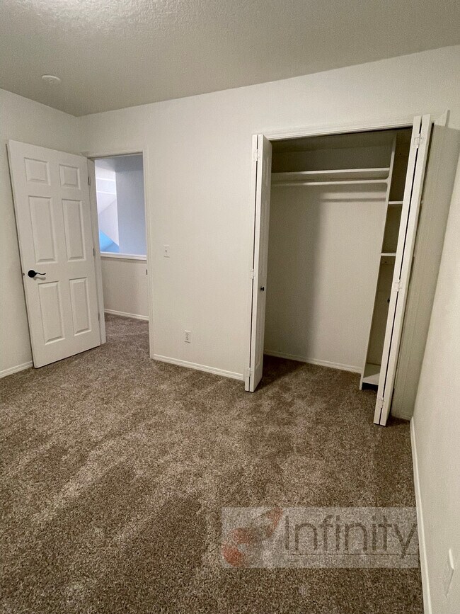 Building Photo - 23984 SW Shady Grove Dr