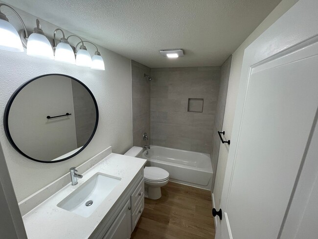 Building Photo - Beautifully renovated 3-bedroom home on a ...