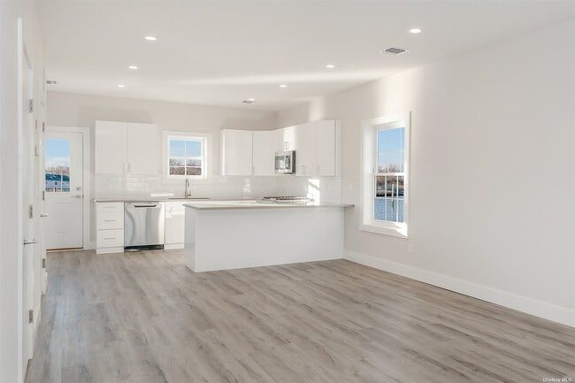 Building Photo - 2800 Ocean Ave
