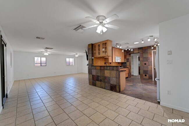 Building Photo - Spacious 3BR House in Phoenix