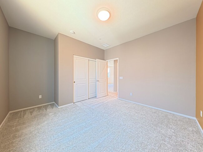 Building Photo - 5338 Mariner Ln