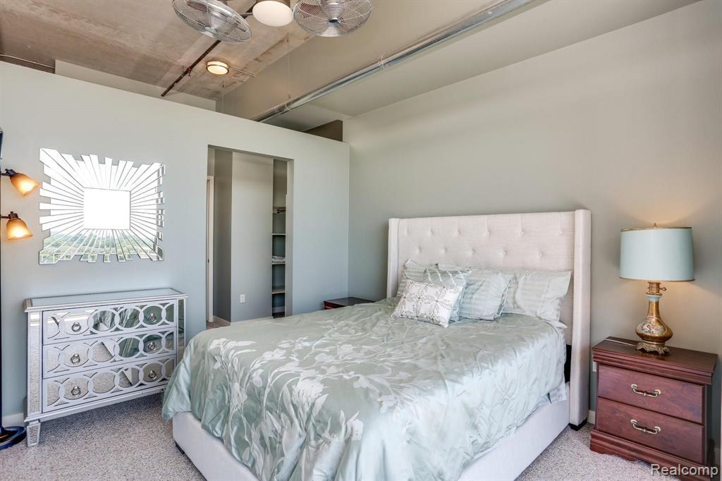 Building Photo - 350 N Main St