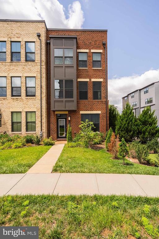 Building Photo - 13001 Hattontown Square