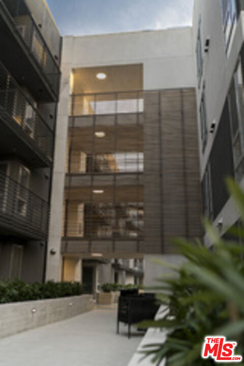 Building Photo - 3425 W Olive Ave
